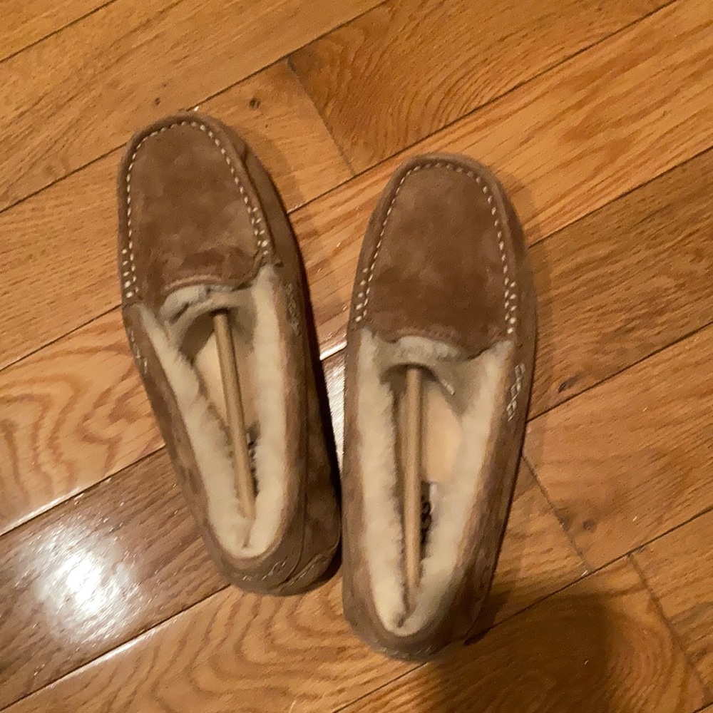 New in box: Ugg Ansley slippers size 7